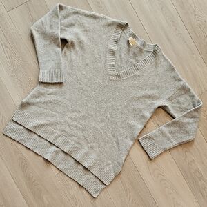 Michael Kors Cashmere High Low Hemline Light Grey V-Neck Sweater, Large